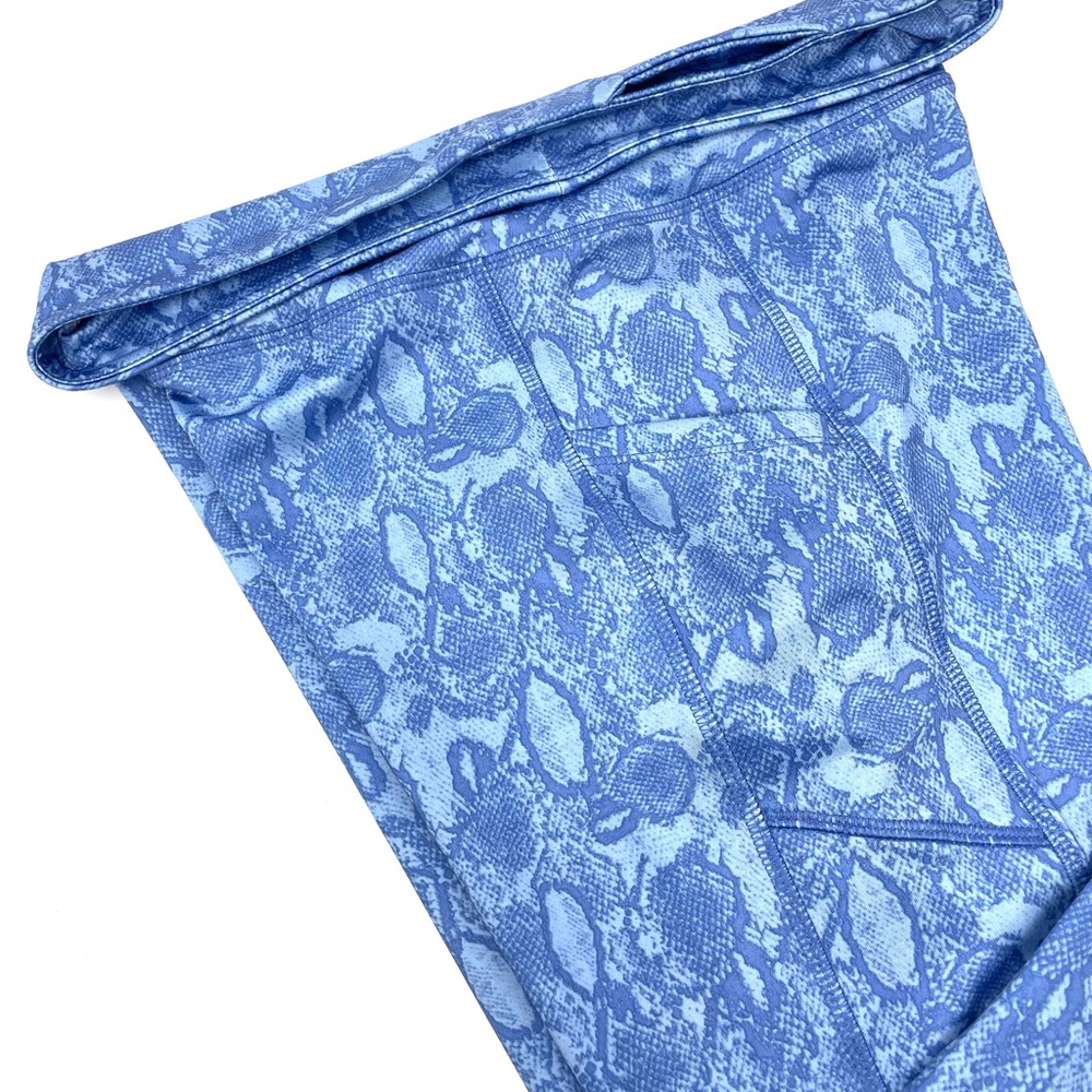 🛍️SALE🛍️ Cali Active Leggings Python Blue Print with Side Pockets - Picture 8 of 10
